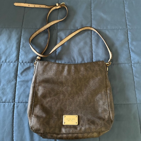 Michael Kors Jet Set Travel Logo Messenger Leather Bag - Picture 2 of 14